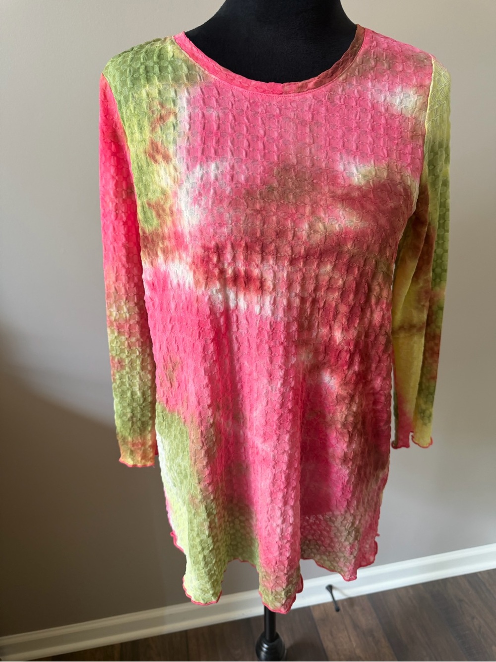 Logo Layers Pink & Lime Tie-Dye Textured Long-Sleeve Top Medium